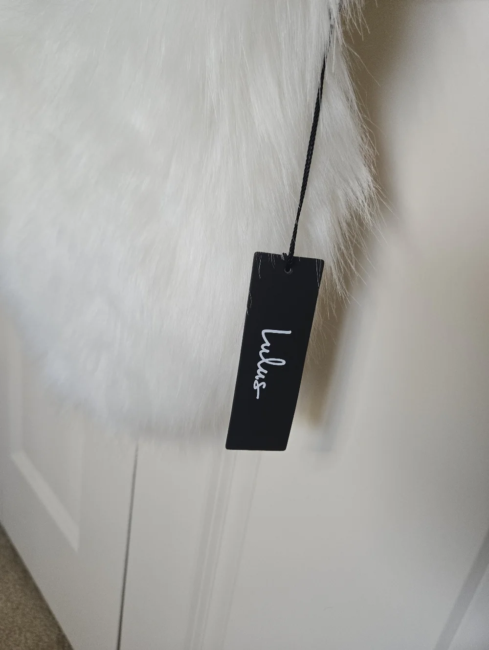 NWT Lulus White Faux Fur Stole Scarf Wrap Bridal Winter Glam - Picture 4 of 5